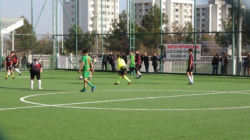 Diyarbakırlı kuyumcuların futbol turnuvasında 'altın kaplama' kupa!
