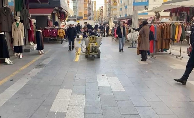 Sakarya Caddesi'nde 'Sarı çizgiyi aşmayın' uyarısı