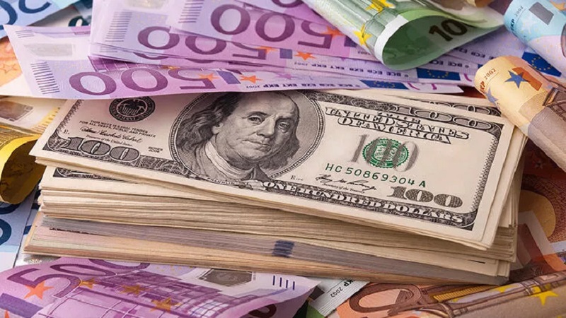Dolar yatay seyrediyor, euro yükselişte