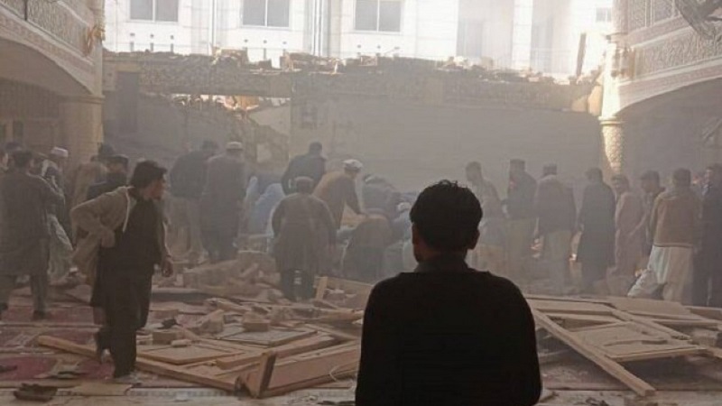 Ölü sayısı artıyor; Pakistan'daki Cami saldırısını Taliban üstlendi