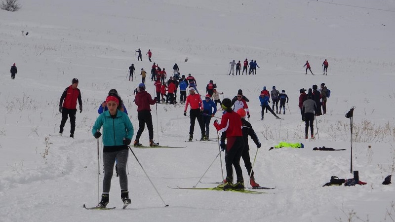 Yüksekovalı kayak sporcularının yarış heyecanı