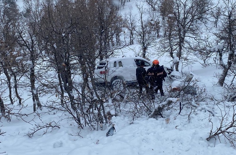 Diyarbakır'da araç uçuruma devrildi: 1 ölü, 3 yaralı