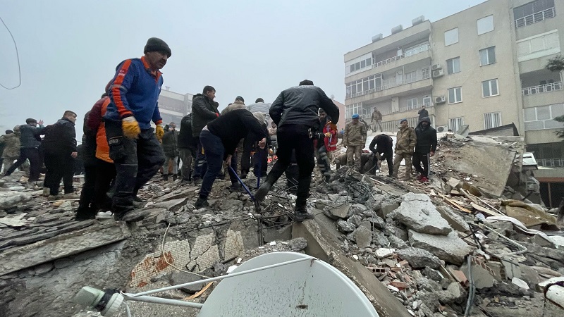 7,4 büyüklüğünde deprem 10 ili vurdu: Şehirlerde son durum