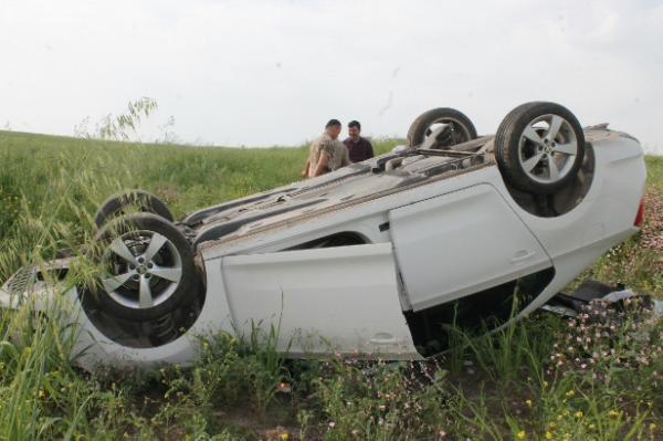 Takla atan araç mercimek tarlasına girdi 