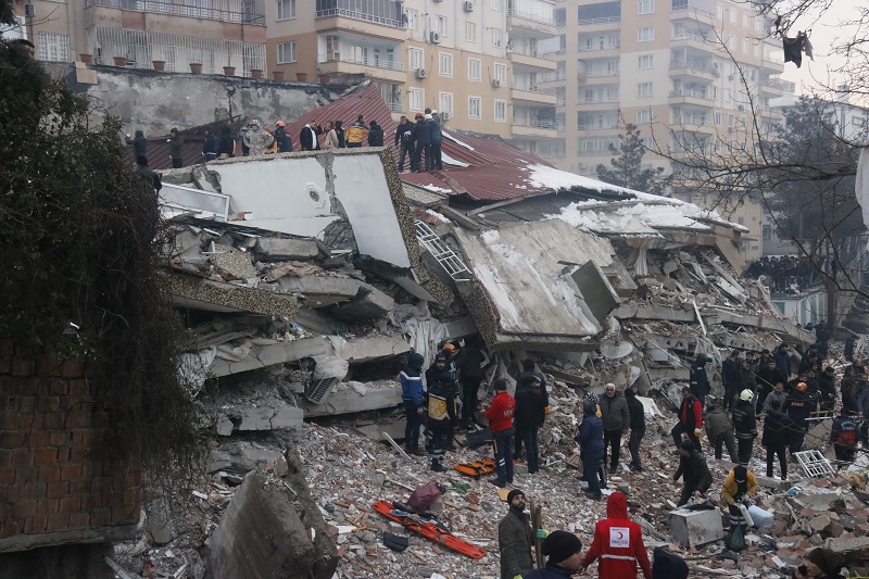 Deprem; Toplumsal ve kamusal ahlak(sızlık)