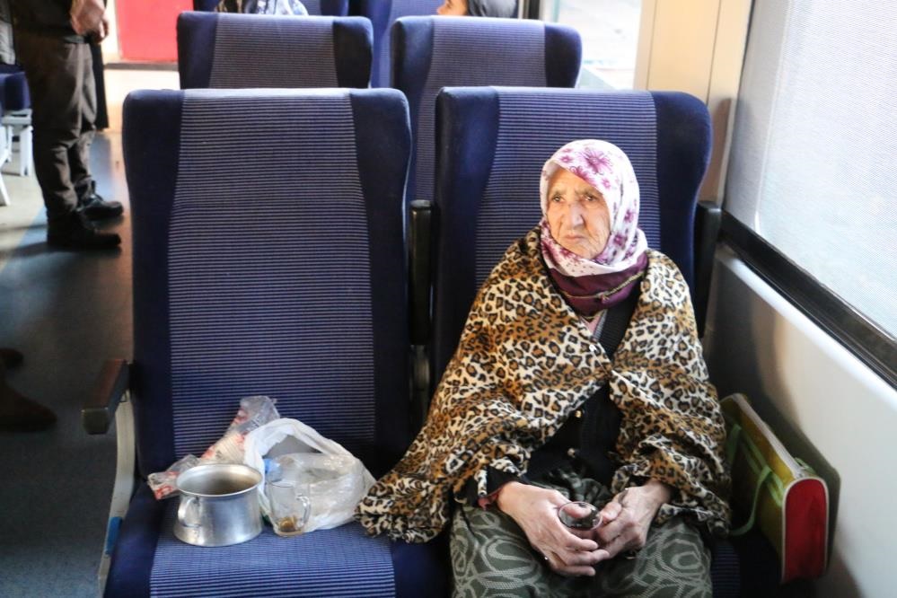 Diyarbakır tren garı depremzedelere 'ev' oldu