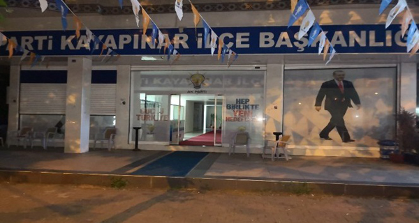 Ak Parti İlçe Başkanlığı'na EYP'li ve havai fişekli saldırı