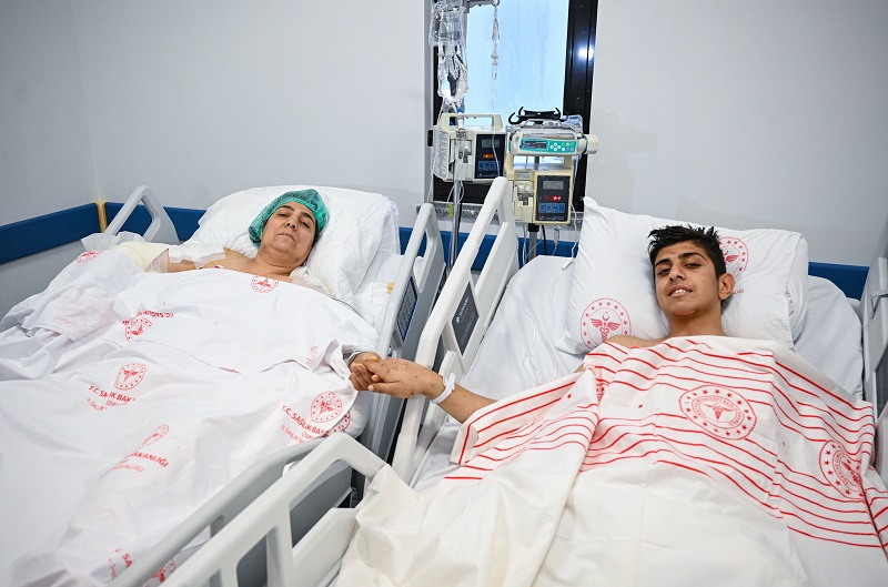 Diyarbakır'da tedavi edilmişti; Depremzede anne-oğul hastanede buluşturuldu