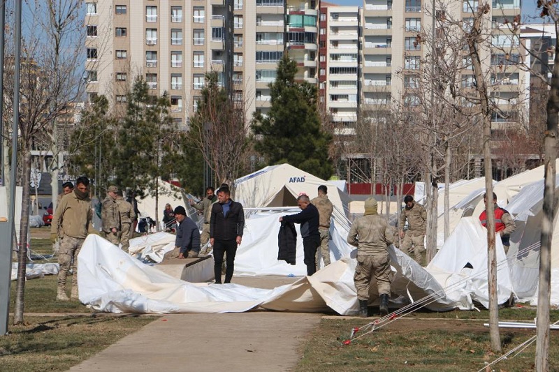 Diyarbakır’da çadırlar tek noktaya toplanıyor