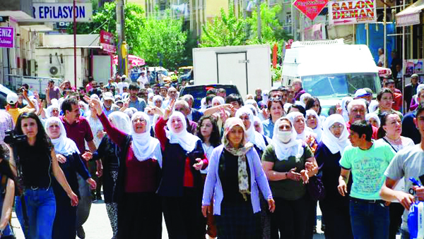 Tutuklu annelerinden düdüklü yürüyüş