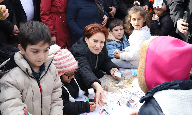 Meral Akşener, depremin vurduğu Diyarbakır'da