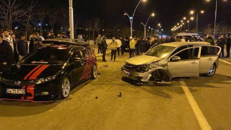 Diyarbakır’da yarışırken kazaya neden olan sürücüler gözaltına alındı