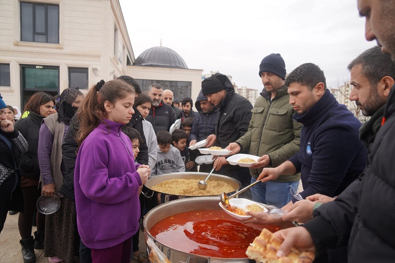 Diyarbakır’da depremzedelere 775 bin 860 öğün sıcak yemek ulaştırıldı