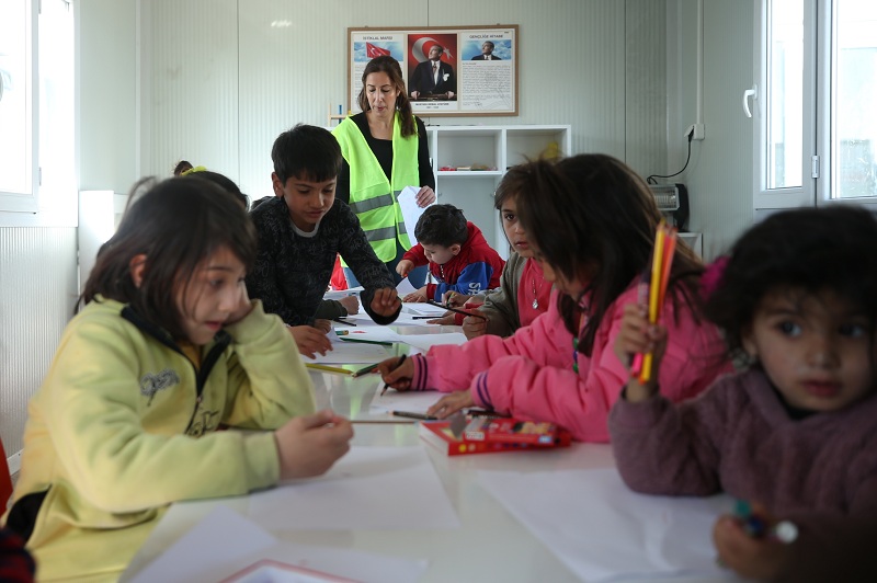 Diyarbakır'daki çadır kentte öğrenciler için "Mini Eğitim Kampüsü" oluşturuldu