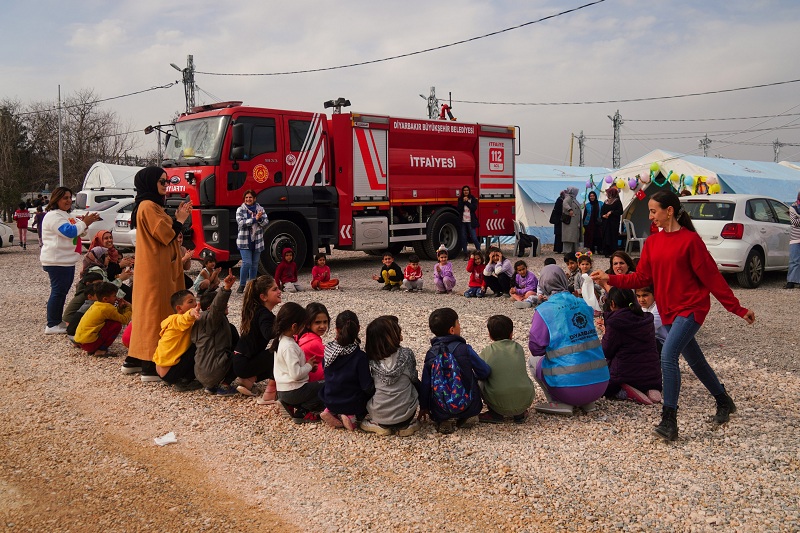 Diyarbakır’da depremzede çocuklara moral etkinliği