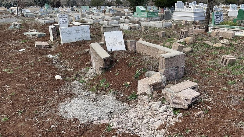 Diyarbakır’da bebek mezarlıklarında deprem sonrası hasar
