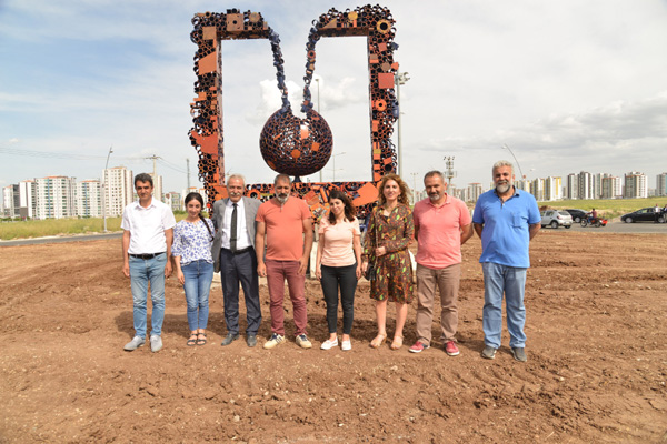 'Dönüşüm' heykeli Diclekent Bulvarı’na dikildi