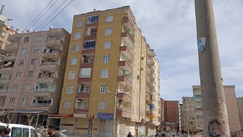 Diyarbakır’da yıkım kararı kesinleşmeyen bina yıkılmak isteniyor
