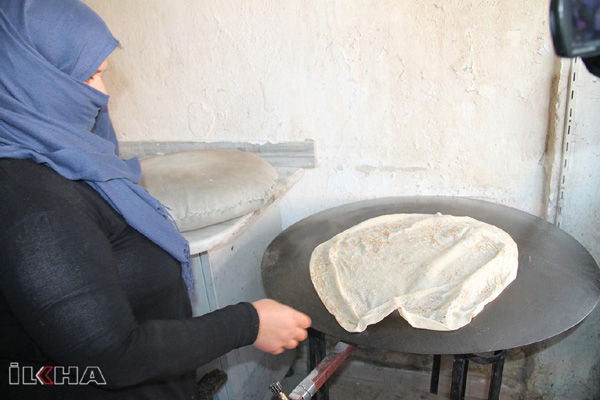 Video Haber: Fatma anne 'ekmek teknesi' ile örnek oluyor