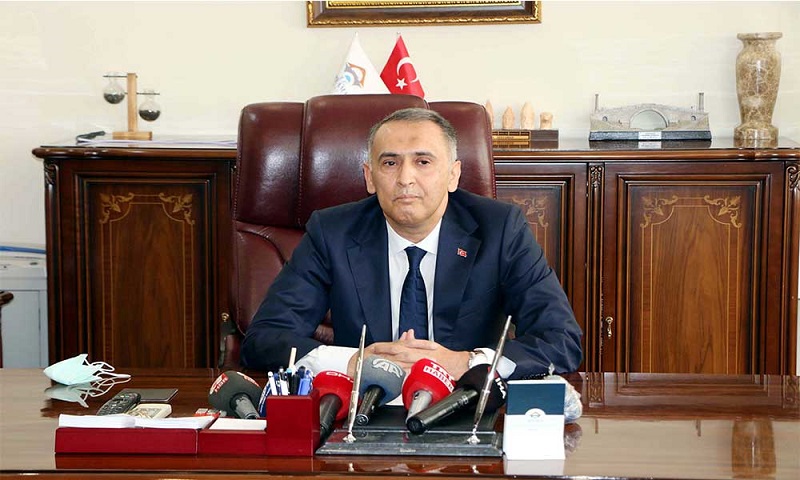 Depremzedelere gülen Adıyaman Valisi istifa etti