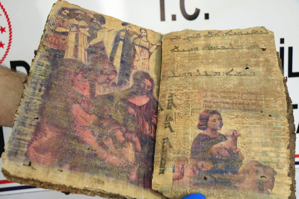 Video Haber: Diyarbakır’da 1400 yıllık dini kitap ele geçirildi