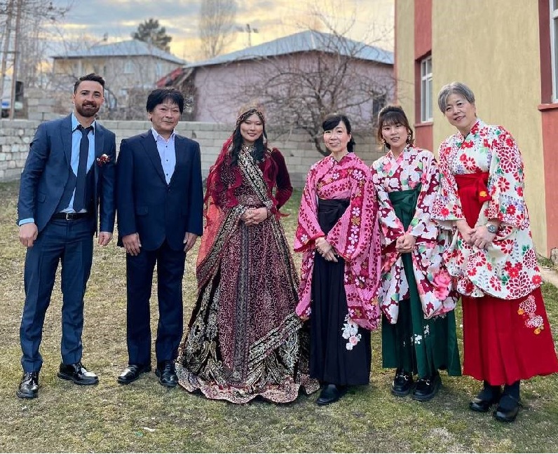Japon geline Kürtçe şarkılar eşliğinde görkemli düğün