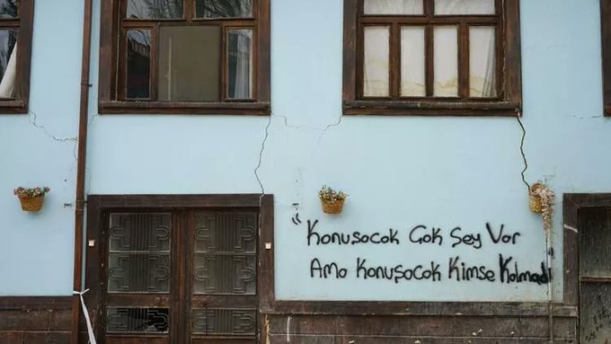 Depremin vurduğu Malatya'da duygulandıran duvar yazıları
