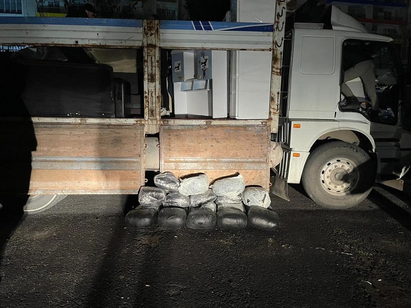 Diyarbakır’da nakliye kamyonunda 81 kilo skunk ele geçirildi