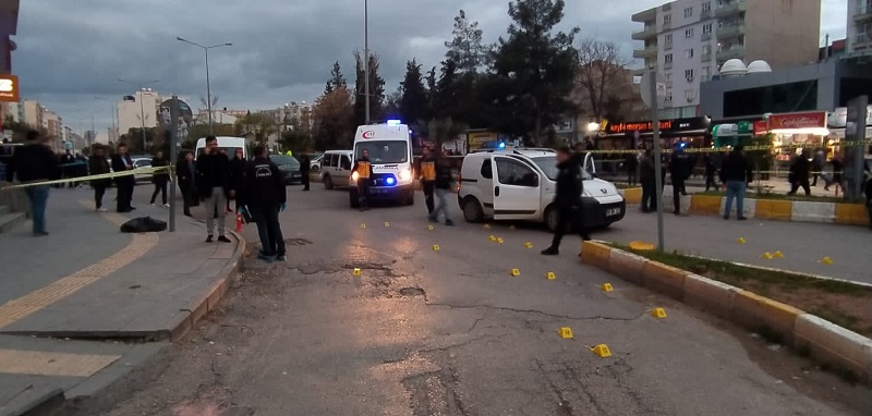 Mardin'de araca silahlı saldırıda 2 kişi öldü, 1 kişi yaralandı