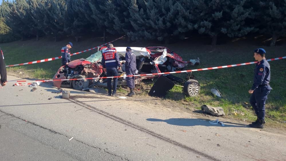 TEM Otoyolu'ndaki kazada 6 kişi hayatını kaybetti