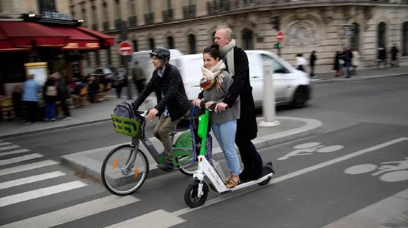 Parisliler elektrikli scooter için referanduma gidiyor