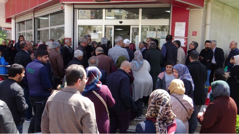 Sabahın 5’inde başlayan ‘ucuz kıyma’ kuyruğu