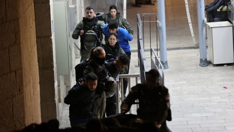 Mescid-i Aksa baskınında 450 Filistinli gözaltına aldı