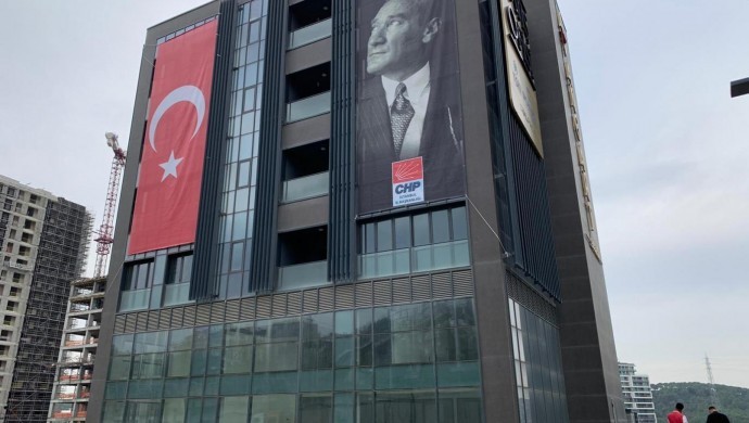 CHP İstanbul İl Başkanlığı'na ateş açıldı iddiası