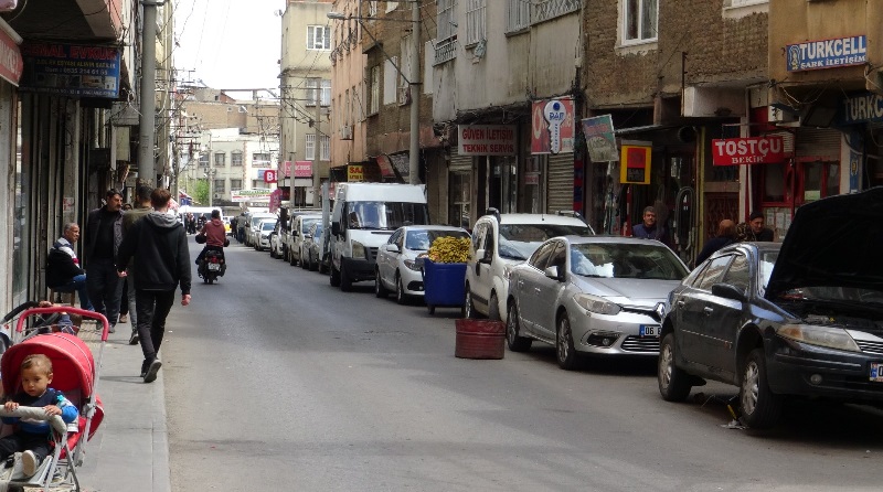 Kablo hırsızları mahalle sakinlerini internetsiz bıraktı