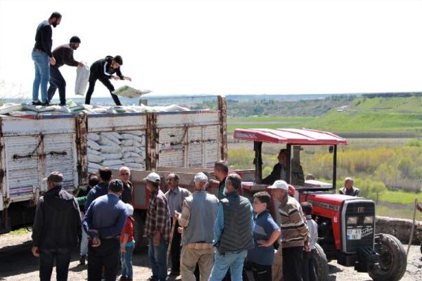 Diyarbakır’da çiftçilere solucan gübresi dağıtıldı