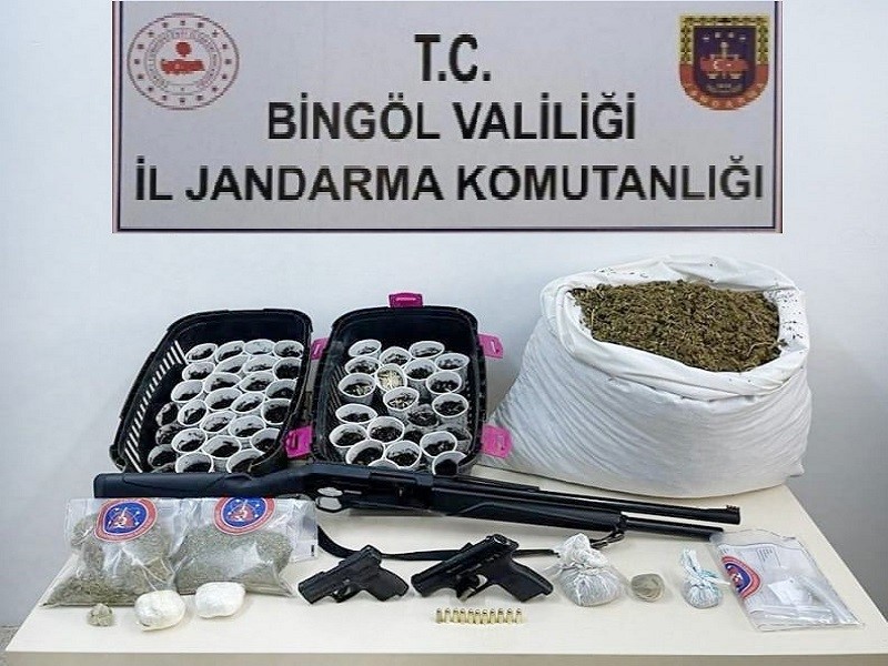 Bingöl merkezli iki ilde 'kökünü kurutma operasyonu': 15 gözaltı