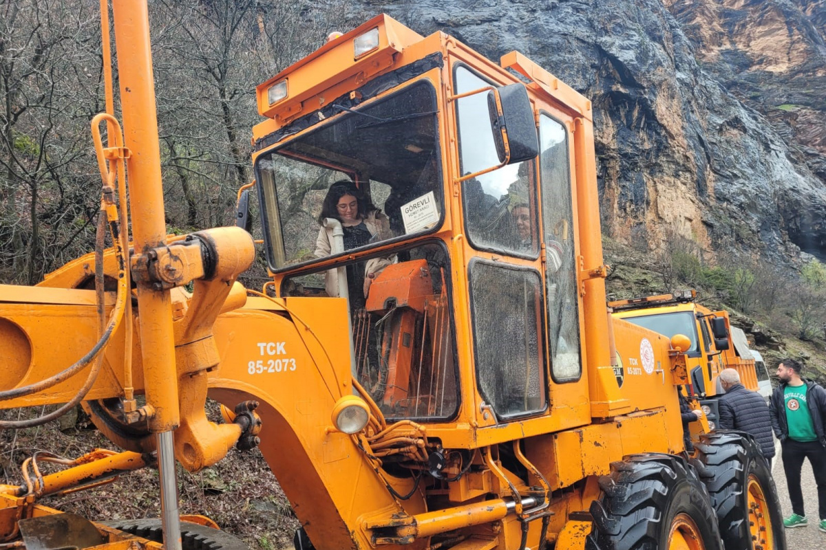 Tunceli'de taşkında mahsur kalan 11 kişi kurtarıldı