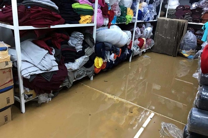 Mardin'de sağanak sonucu ev ve iş yerlerini su bastı