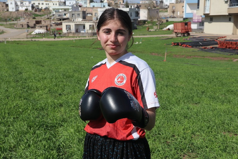 Diyarbakırlı Meyrama başarılarıyla köyündeki kızlara örnek olmak istiyor