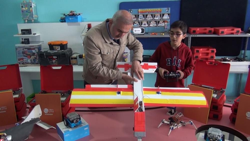 Vanlı öğrenciler insansız kargo uçağını tasarlıyor