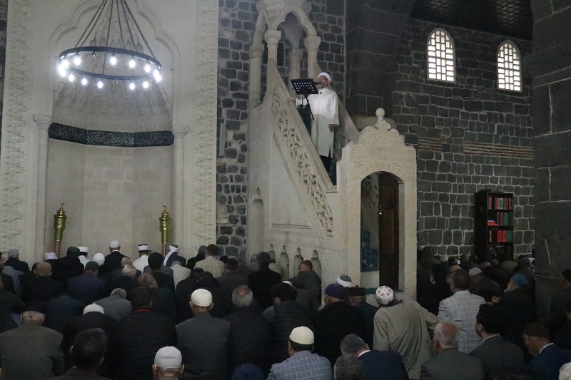 Diyanet İşleri Başkanı Erbaş, Diyarbakır'da hutbe verdi