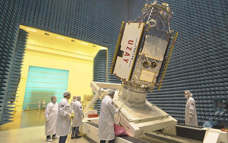 Türkiye'nin ilk gözlem uydusu Kaliforniya’dan uzaya fırlatıldı