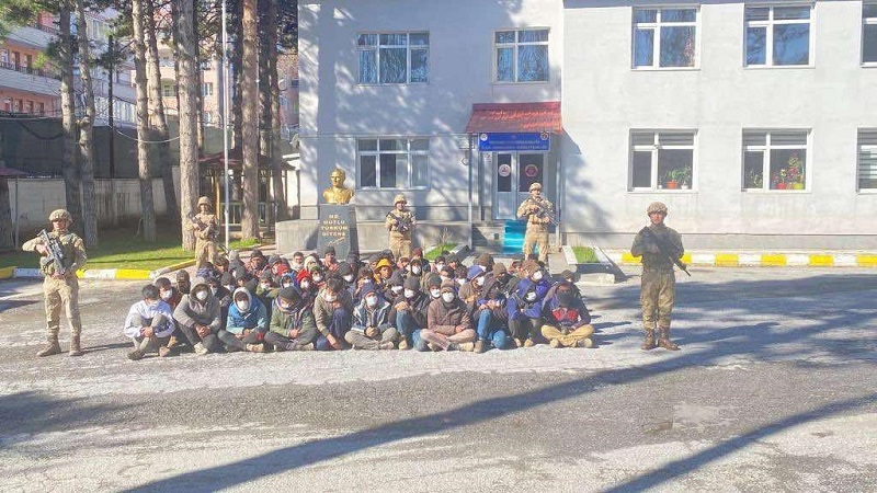 Tatvan'da 70 düzensiz göçmen yakalandı