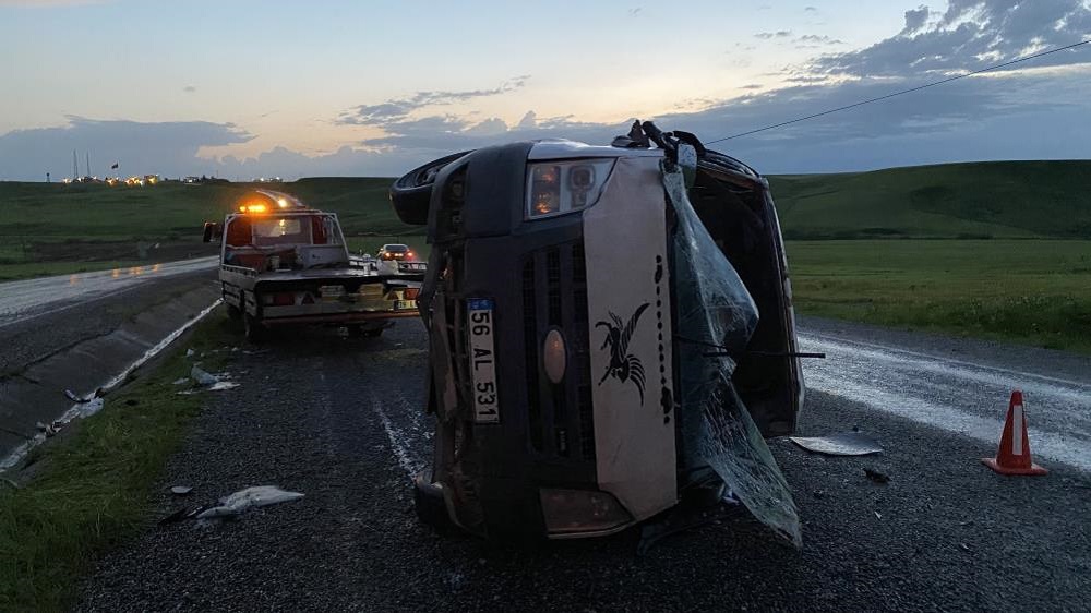 Diyarbakır’da yolcu minibüsü devrildi: 1’i ağır 9 yaralı