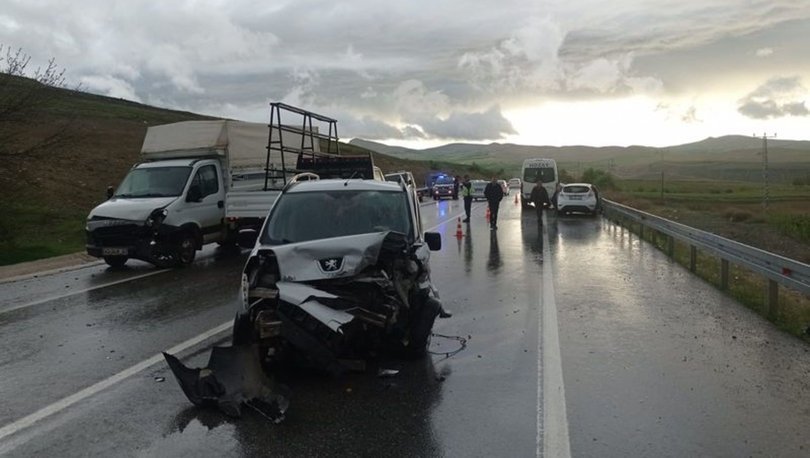 Elazığ’da zincirleme trafik kazası: 1 ölü, 4 yaralı
