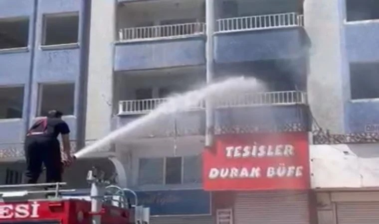 Diyarbakır’da ağır hasarlı binada yangın