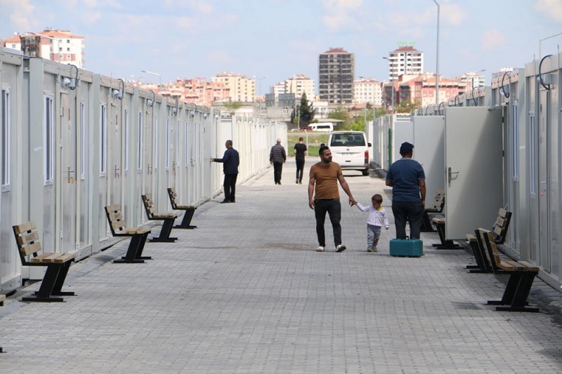 Diyarbakır’da depremzedeler konteynerlere yerleştiriliyor