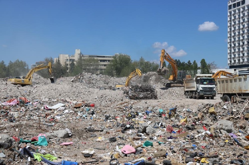 Diyar Galeria'nın enkazından 300 kamyon hafriyat taşındı