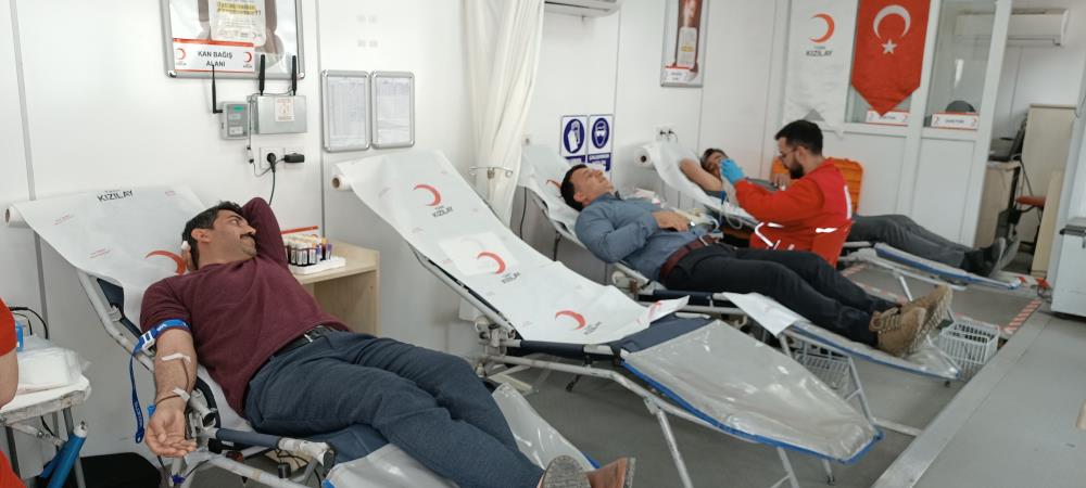 Dicle'de vatandaşlar Kızılay'a kan bağışında bulundu